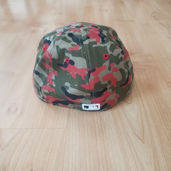 Genuine Merchandise Camo Red Sox Flat Brim Hat - Picture 4 of 7